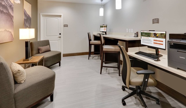 2-Queen Studio w/Kitchen | Hot Breakfast + Pool