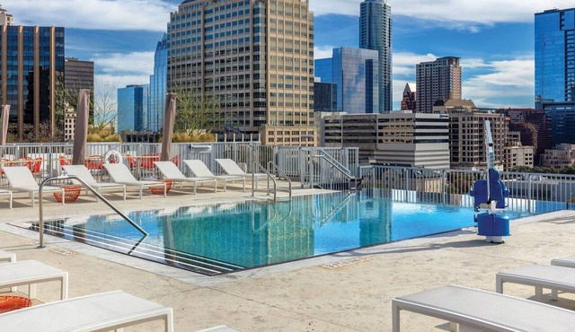 2BD/Austin - Full Kitchen, W/D, Balcony, Fire Pit!