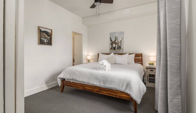 2BD Modern Downtown Suite