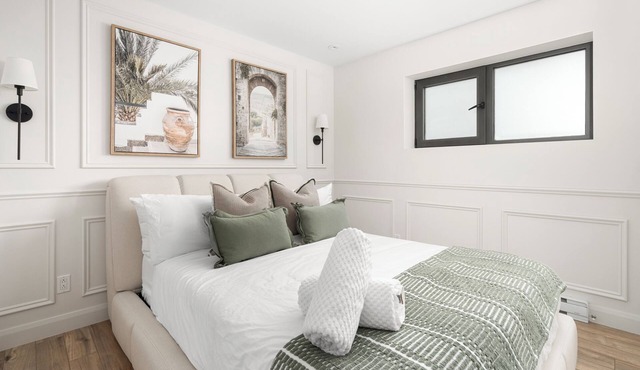 2BR Modern Condo w/Private Jacuzzi & Views