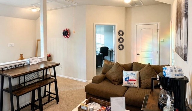 2BR Private Guest Suite Walk to Carrollton Dining K-Town