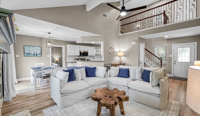3 BR Montgomery Retreat | King Suite | Private Deck | Gated Community Near Lake Conroe