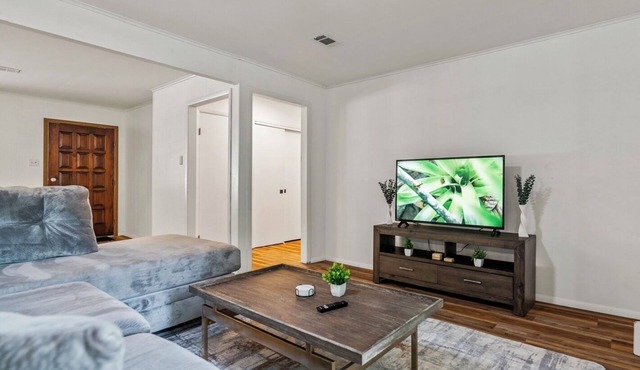 3 BR Spacious and Stylish Home