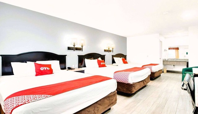 3 Queen Bed | Three Rivers TX