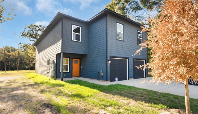 30% OFF Zen Estates Townhome - 3Br Modern Retreat Near Lake Conroe & Woodlands!