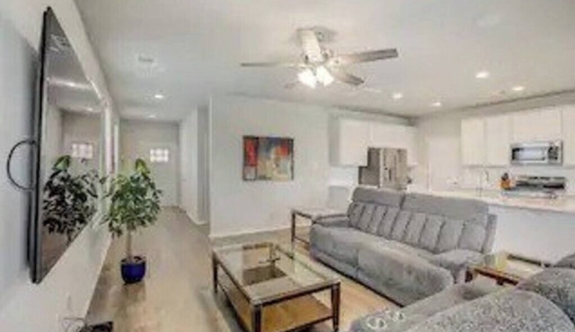 3BR+2.5 BTH Oasis + Pool: F1 & 10M DT & Airport