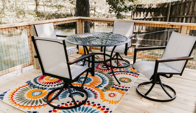 3BR Cozy Bohemian Lakehouse w/Quirky Attic Fenced Yard Fast Wifi Pet Friendly