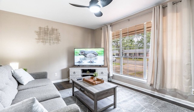 3BR Spacious & Fully Fenced Home