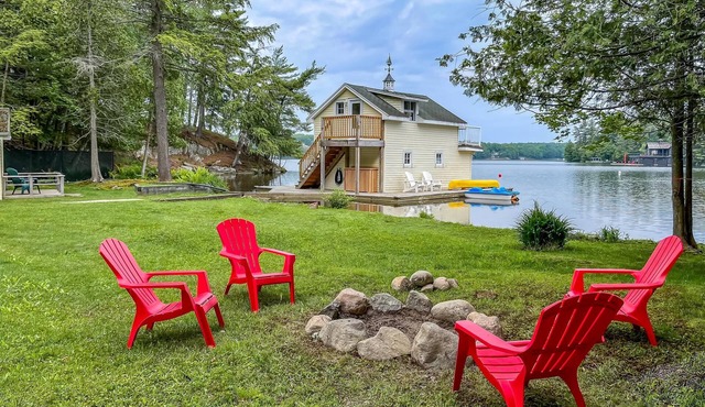 4 bed 2 bath cottage on Lake Rosseau!