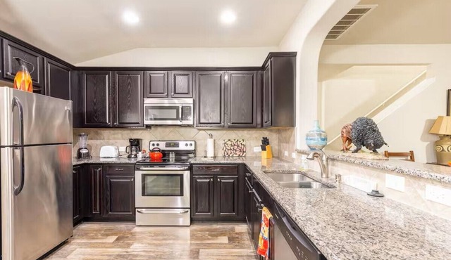 4-bedroom/3 bath house in brilliant Georgetown with cool AC.