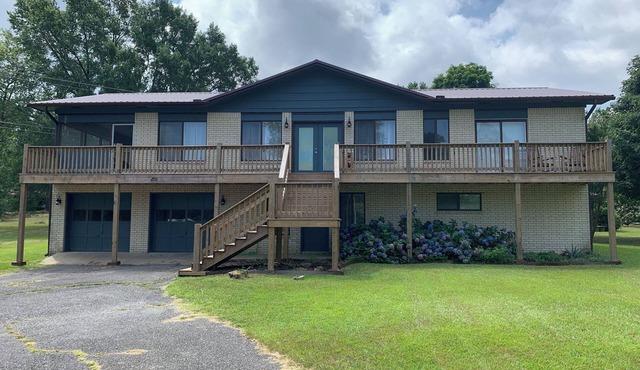 4-bedroom 3 bath house in Heber Springs with cool AC