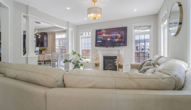4-bedroom house in charming Haydon with fitness room, WiFi, AC