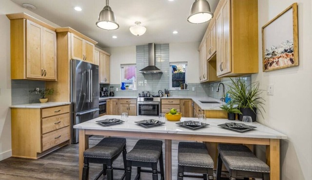 4 BR Spacious Home Next to Trails & Parks