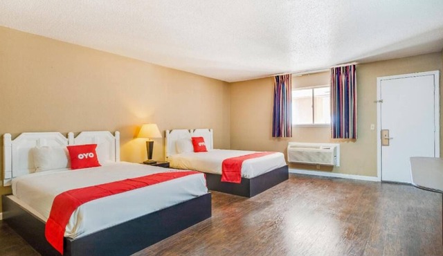 4 Comfortable Units Close to Ackley Park, National Route 66 Museum, Free Parking