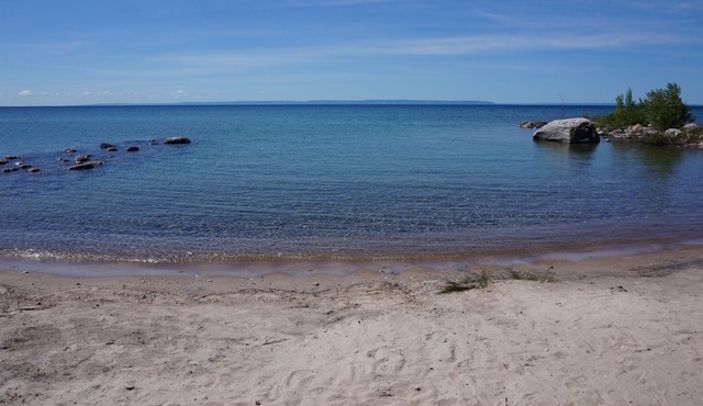 4 SEASON WATERFRONT COTTAGE ON GEORGIAN BAY SAND BEACH