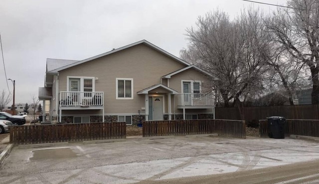 #4 South Lethbridge Bright 3 Bedroom Apartment South Lethbridge