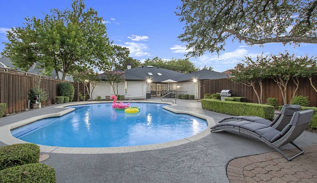 ★4BR Dallas Family Estate | Heated Pool + Hot Tub | Sleeps 16 | Lake Highlands★