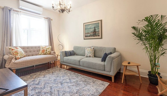 4BR Midtown Toronto Retreat | Parking | TTC 5 Min Walk