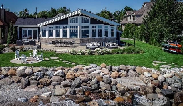 5 bdrm, 3 bath Beach Chalet! Steps to Georgian Trail! Georgian Bay Views!