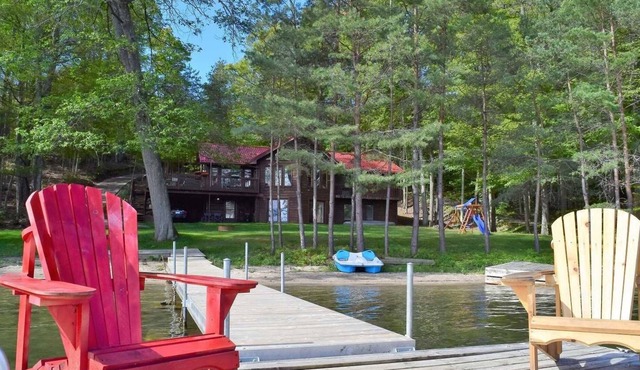 5 Bedroom, 4-season Cottage , Private Beach in Tiny