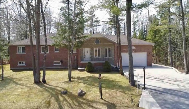 5 Bedroom, 6 bed’s Bungalow Cottage. 5 minutes to private beach