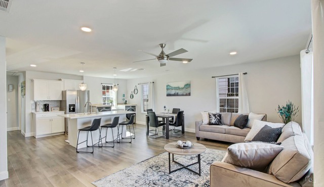 5 mi to Downtown! Backyard! Near DFW Airport! Long Stay Discounts! King Bed!