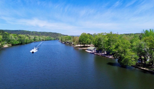 5-Star Lakefront Condo with Loft in Hot Springs, Arkansas!