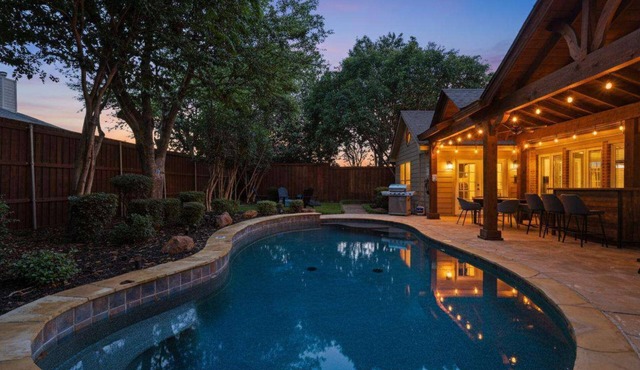 5BD,2BA w Backyard Oasis, Pool, Jacuzzi, Firepit