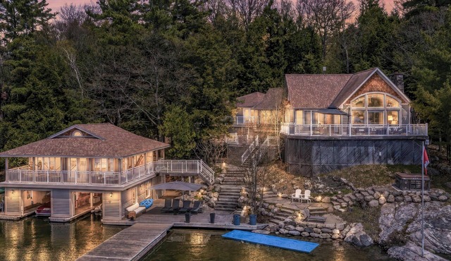 6 bed 4 bath cottage on Lake Joseph