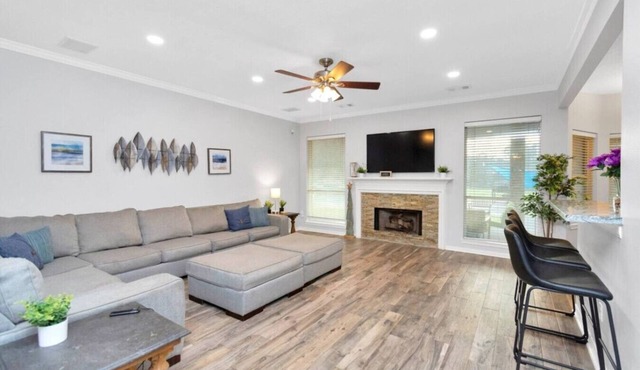6-Bedroom Hideaway, Pool: 25 Min to Downtown HT