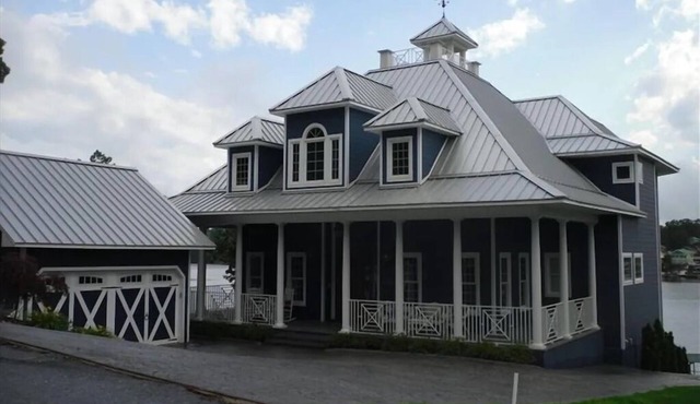 6 Br, 7 bath, sleeps 12