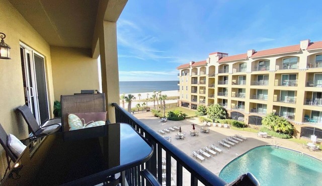 #631 Beautiful poolside Condo perfect for a family getaway
