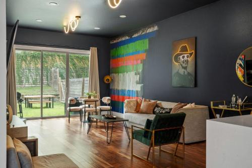 6BR East Austin Complex - Sleeps 20 - Pet Friendly