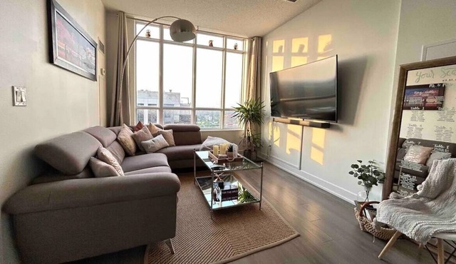 7 mins to Airport/Downtown Toronto! Family-sized condo w/ POOL!