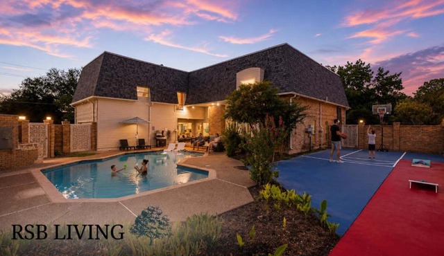 7BR 5BA w Pool Hot Tub Sport Court & Game Room
