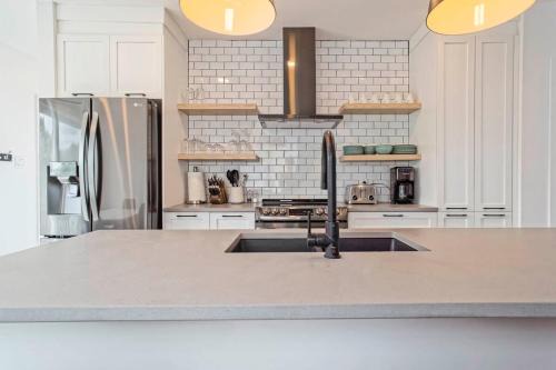 853 condo in Bromont Vieux Village mountain view