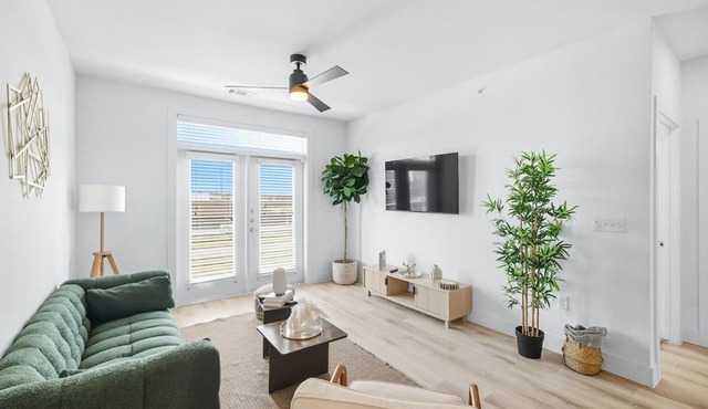 99 Modern 2B2B Near Stockyards, Resort Pool & Gym, 7M to Dickies Stadium, 15M to AT&T stadium