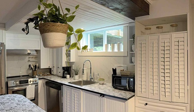 A Cozy Haven for Relaxation or Sports Enthusiasts