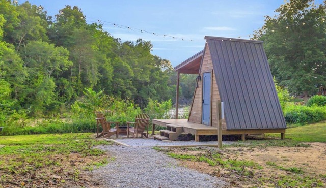 A-Frame Camping Pod, W/Bath House, 6 min to DT
