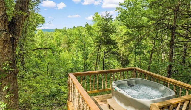 A Hot Tub Tower & Private Bungalow In Parthenon