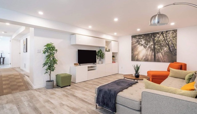A+ Remote Work Friendly w/ King Bed, Monthly Stays
