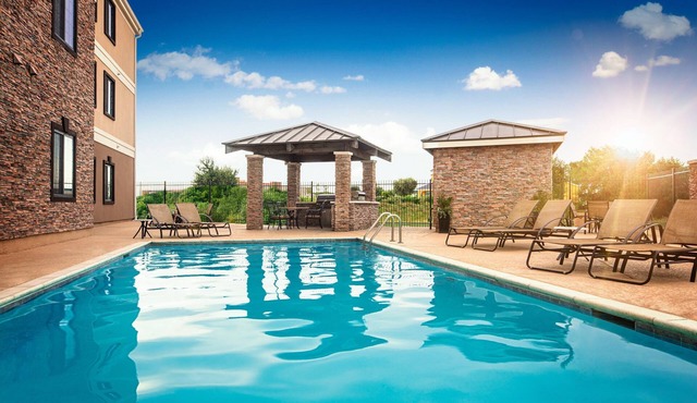 Accessible 2BR w/Roll-In Shower & Breakfast