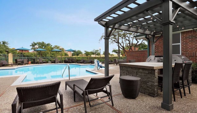 Addison Suites Hotel 1BR King Suite w/Breakfast, Pool & Gym