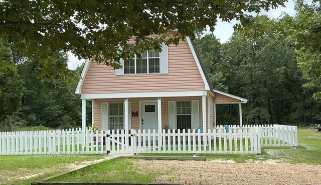 Adorable 1-bedroom barn in Mineola, East Texas also known as Lake Country