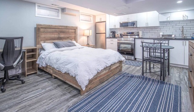 Adorable Bachelor unit, close to hospitals, shopping centres and downtown Ottawa