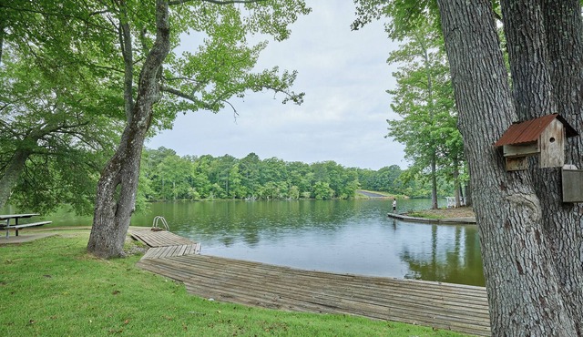 AFFORDABLE, RELAXING and LAKEFRONT! Stay on Lake Hamilton in Hot Springs!
