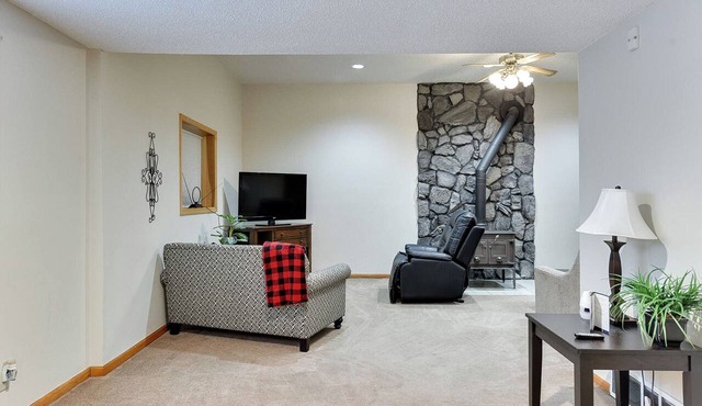 Aksarben Two Bed, One Bath Duplex Suite