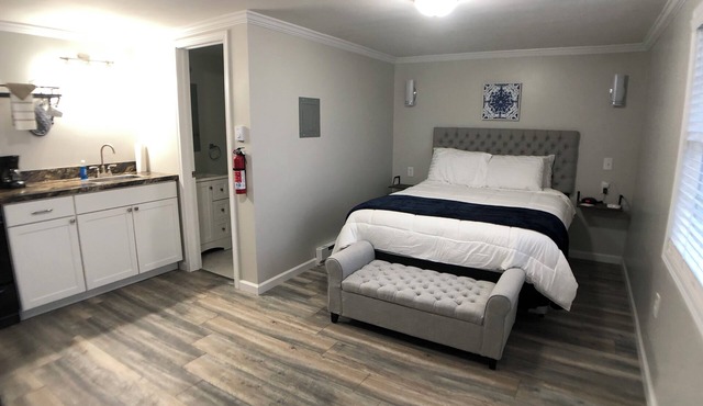 All-inclusive studio apartment located in Waterville with amenities included