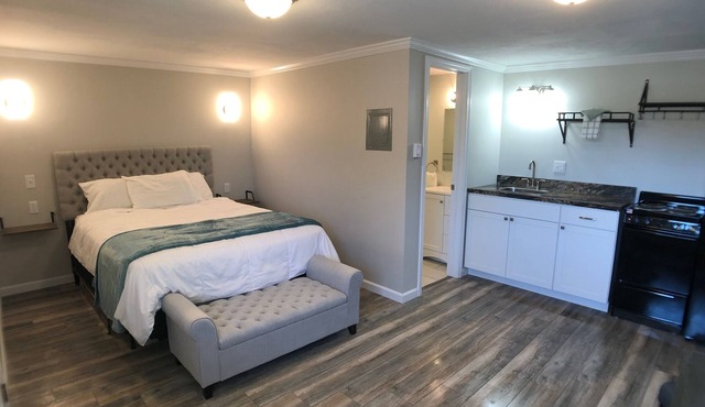 All-inclusive studio apartment with utilities included-Unit 8