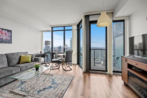 Attractive 1 Bedroom High Floor with Skyline View